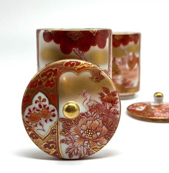 Fufu-yunomi, Kutani, and Akae paired bowls