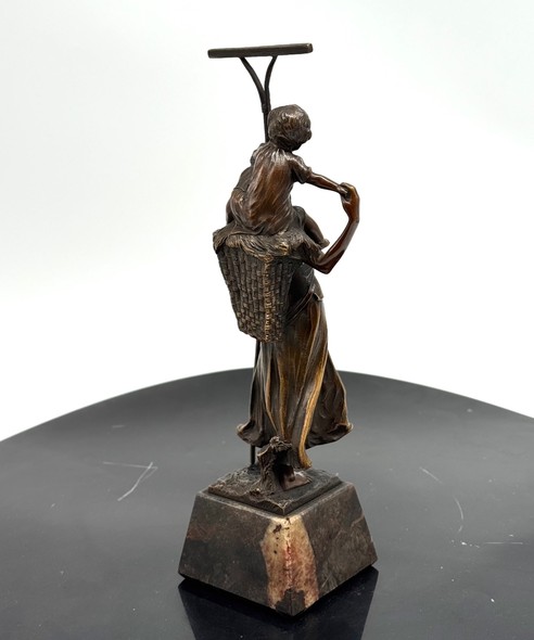 Statuette "Kolkhoznitsa"