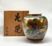antique vase,
Porcelain Kutani