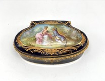 Porcelain box