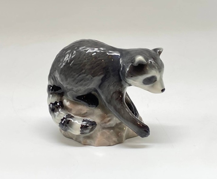 Антикварная фигурка «Енот»,
Royal Copenhagen