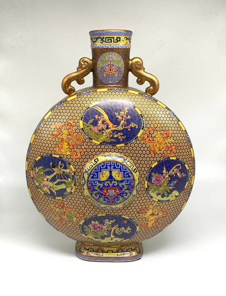 Large vase in the "bianhu" shape