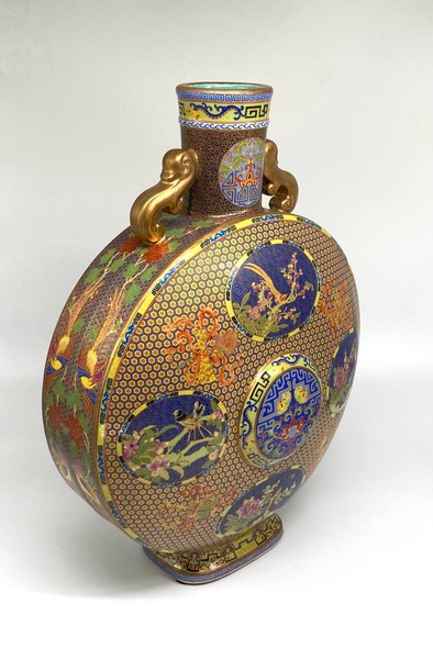 Large vase in the "bianhu" shape