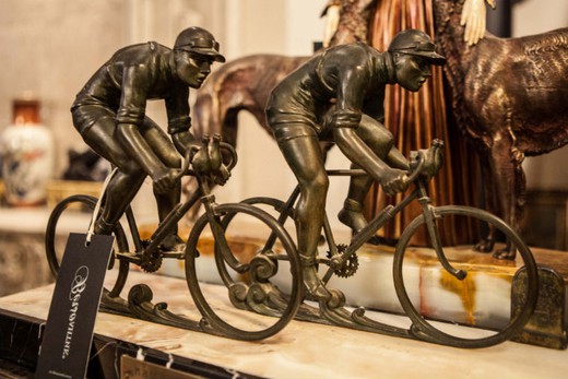 Старинные антикварные предметы интерьера и подарки. Скульптура "Велосипедисты". Бронза, мрамор. Франция, 1930-е гг.