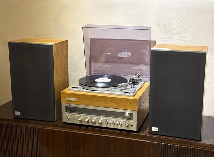 И снова музыка: стереосистема Onkyo в галерее Bersoantik
