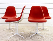 x4 Eames chairs, ed Vitra